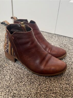 inkkas Brown Leather Ankle Booties with Patterned Heel Panel